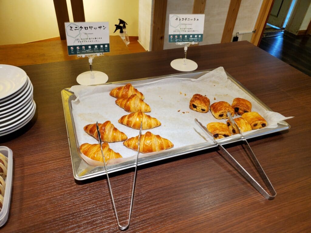 湯瀬ホテル 朝食・夕食は秋田の郷土料理バイキング