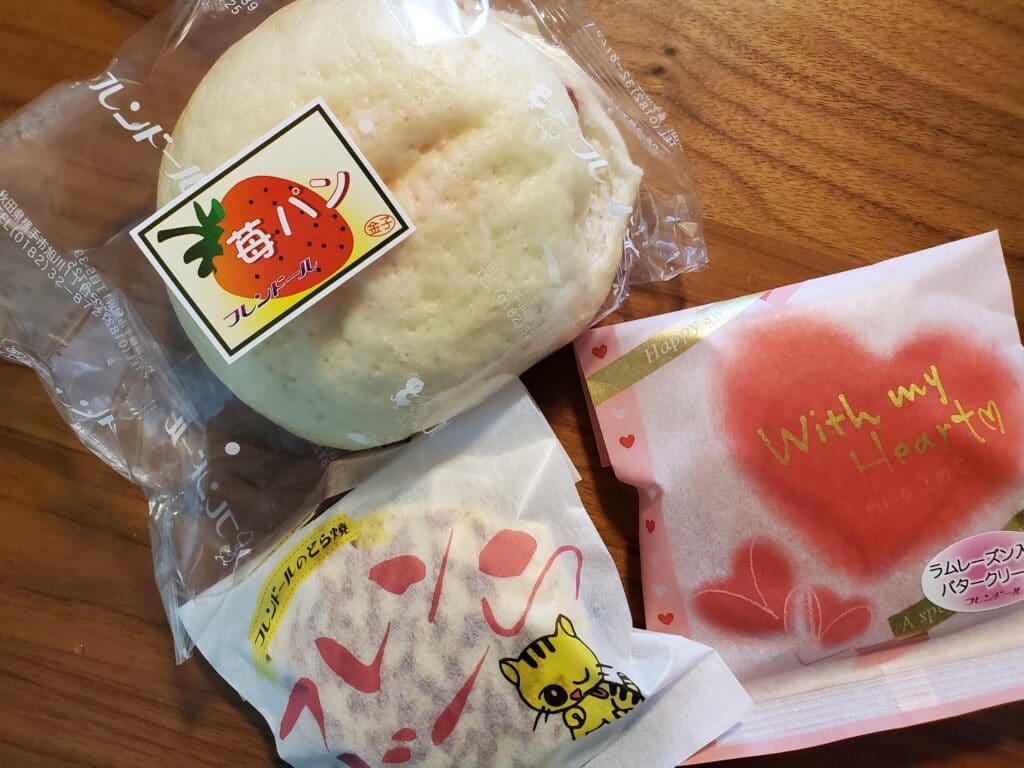 秋田県横手市で、何個でも食べられそうな メロンパン と出会う