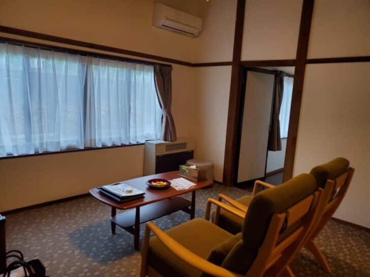 日景温泉 のお部屋はTVなし！昭和初期の木造建築のため、音が結構響きます