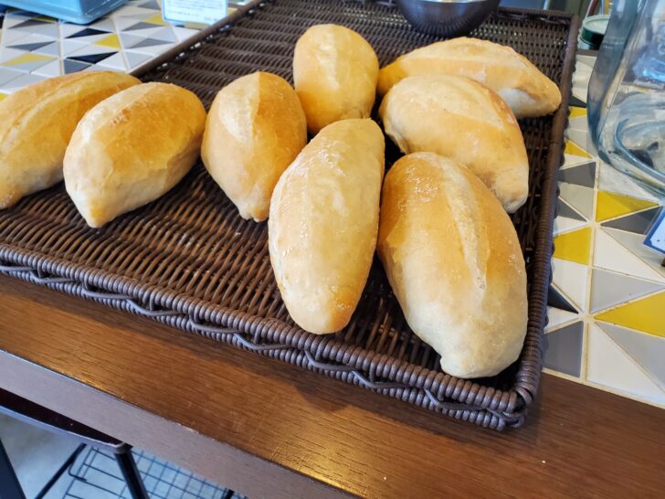 にかほ市金浦「ベーカリー＆ビストロ CRUST （ クラスト ）」ハード系のパン好き必見！