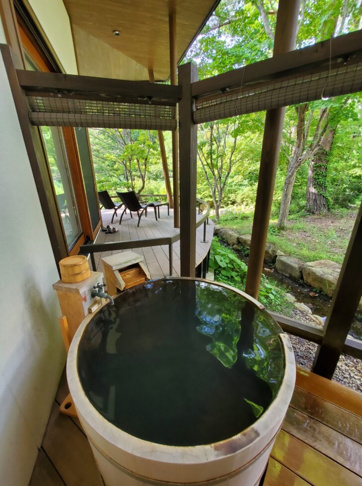 稲住温泉 の離れが最高でした。天の坐の「嵐亭」は、客室にお風呂が二つ付いています