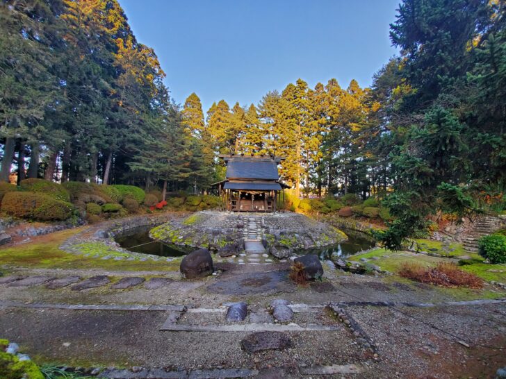 秋田県大仙市にある「 唐松神社 」女性の生涯を守る「女一代守神」が祀られています