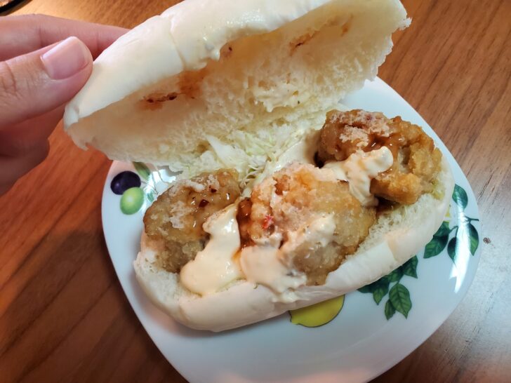 秋田市初のコッペパン専門店「 ハチトニ製パン 」もちっとした自家製パンがおいしいです