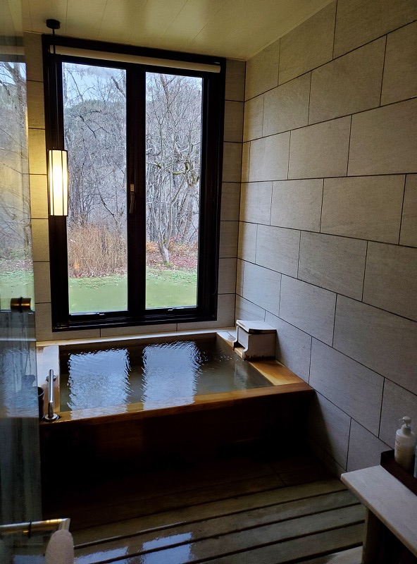 「山の神温泉 別墅 清流館 」全室にテラスと源泉掛け流し風呂がついています