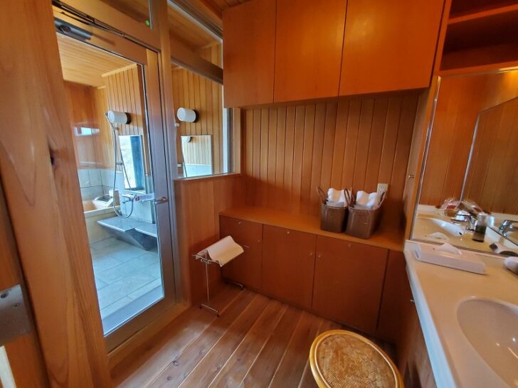 「男鹿リゾートHOTEL きららか 」のお部屋は全室オーシャンビュー。内風呂付もあります