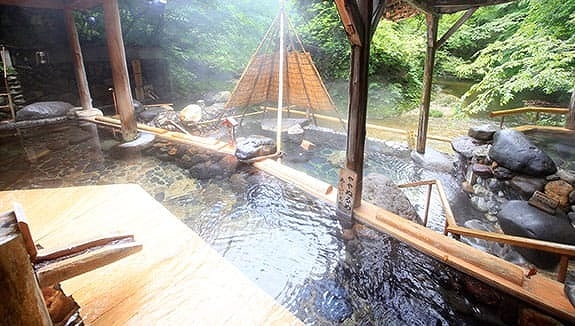仙台・作並温泉「ゆづくしsalon 一の坊 」里山と広瀬川清流に囲まれた、源泉かけ流し風呂を楽しむことができます
