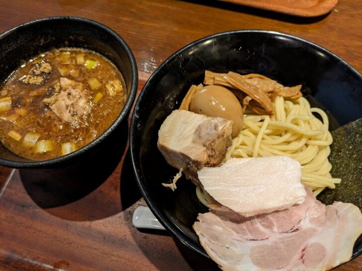 台湾まぜそばが人気の「つけ麺屋 しずく 」仙台にある人気ラーメン店です