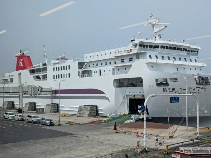 青森八戸港から北海道苫小牧港まで シルバーフェリー に乗船！車との乗り方をご紹介します。